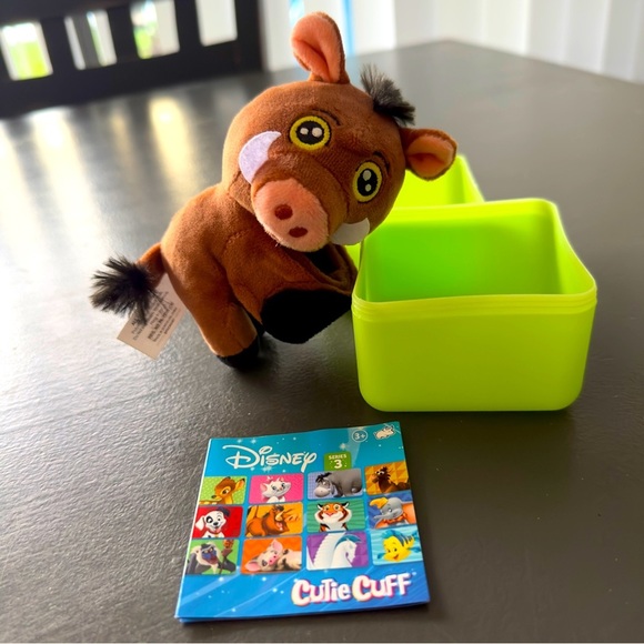 Disney Cutie Cuff Pumbaa The Lion King Pumba Brown Plush Toy Slap Bracelet - Picture 1 of 10